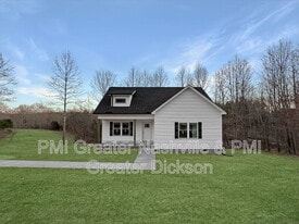 732 Lucas Rd in Dickson, TN - Building Photo