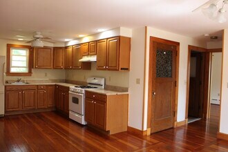 126 Chestnut St in Branford, CT - Building Photo - Building Photo