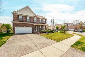 133 Cabin Branch Cir in Hendersonville, TN - Building Photo - Building Photo