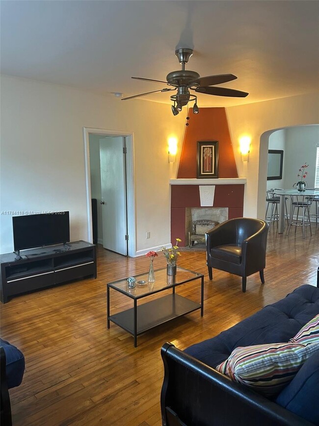 1241 13th St in Miami Beach, FL - Building Photo - Building Photo