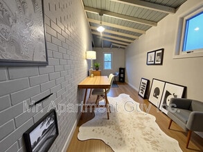 57 Barton St E in Hamilton, ON - Building Photo - Building Photo