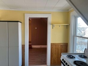 279 Essex St, Unit B in Bangor, ME - Building Photo - Building Photo