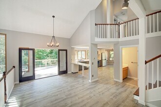 11503 Juanita Dr NE in Kirkland, WA - Building Photo - Building Photo