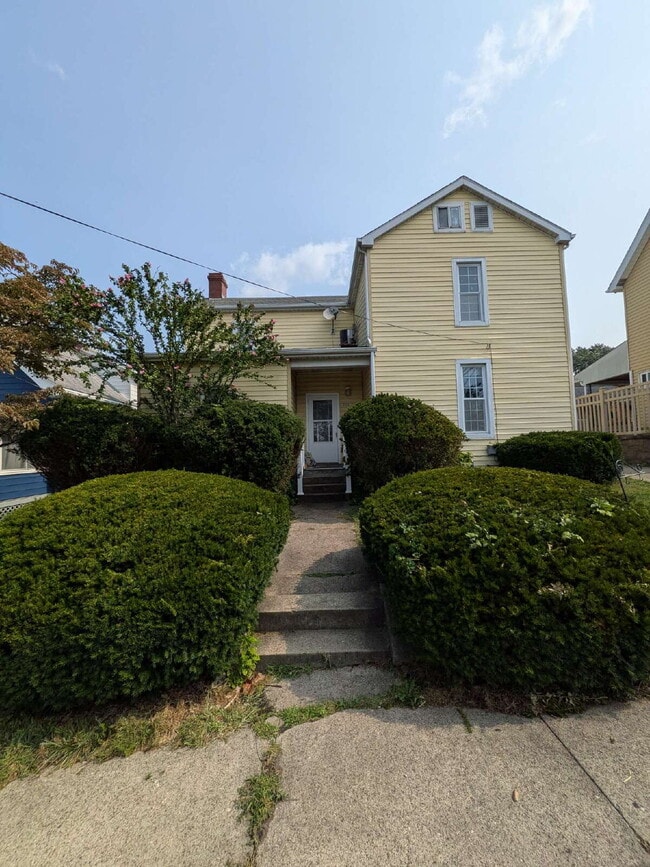 property at 725 Chartiers St