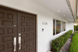 5236 SW 64th Ave in Miami, FL - Building Photo - Building Photo