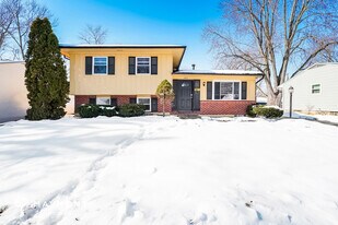 2821 Fleet Rd in Columbus, OH - Building Photo