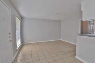 Ocean Breeze Apartment Homes in Freeport, TX - Foto de edificio - Building Photo