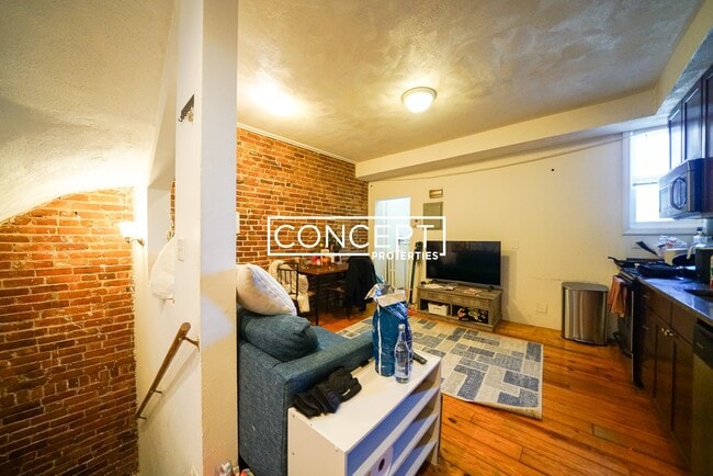 218 Hemenway St, Unit 2 in Boston, MA - Foto de edificio - Building Photo