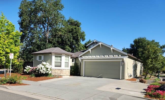 property at 2739 Rochelle St