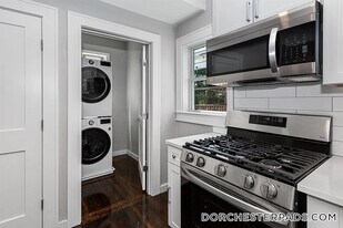 19 Chase St in Boston, MA - Building Photo