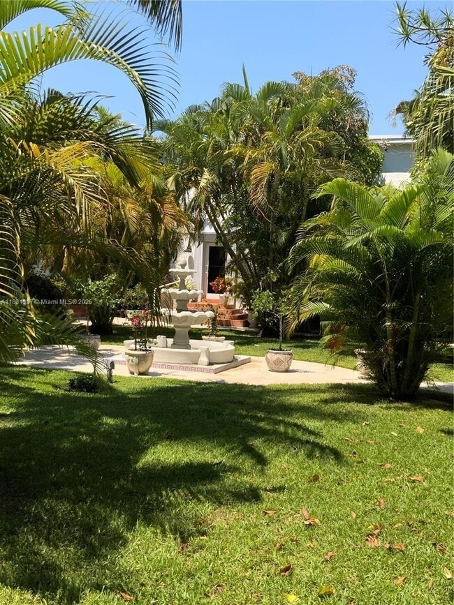 10074 E Bay Harbor Dr in Bay Harbor Islands, FL - Building Photo - Building Photo