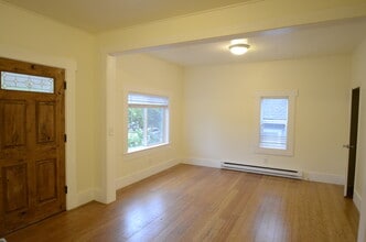 7029 23rd Ave NE in Seattle, WA - Foto de edificio - Building Photo