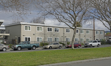 Stanford Ave. Apartments in Oakland, CA - Building Photo - Building Photo