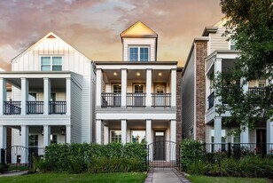 30 E Rafters Row in The Woodlands, TX - Building Photo