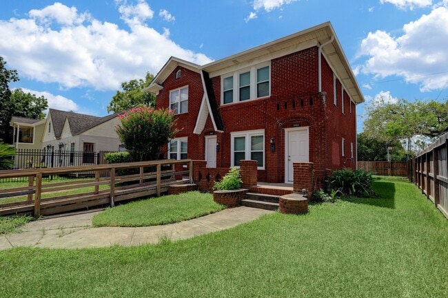 property at 3002 Isabella St