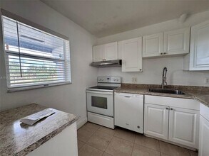 7320 NW 85th Ct in Tamarac, FL - Building Photo - Building Photo