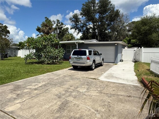 4423 Crestwood Dr N in St. Petersburg, FL - Building Photo - Building Photo