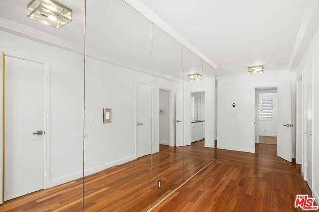 404 San Vicente Blvd in Santa Monica, CA - Building Photo - Building Photo