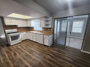 1366 Heritage Glen Dr in Marietta, GA - Building Photo - Building Photo