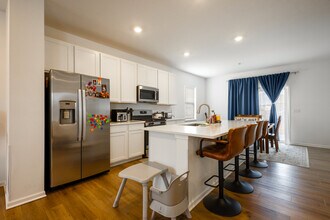 1300 Kentwood Dr in Hampshire, IL - Building Photo - Building Photo