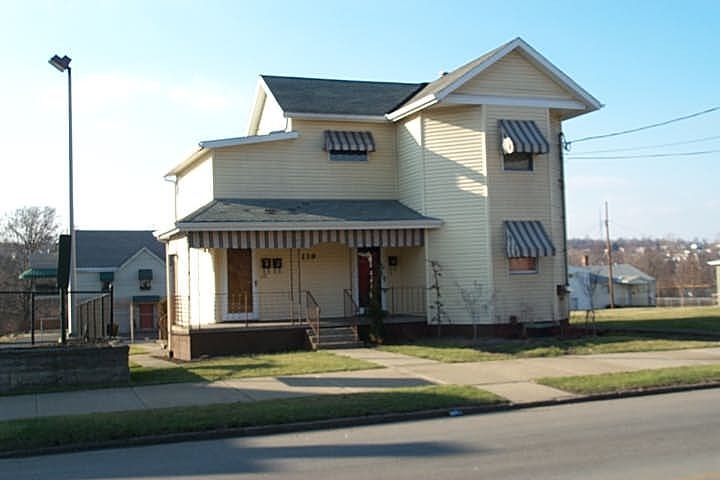 139 N Gallatin Ave, Unit C in Uniontown, PA - Foto de edificio