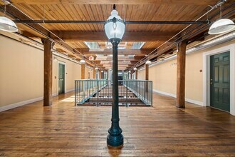 145 Canal St E in Shelton, CT - Building Photo - Building Photo