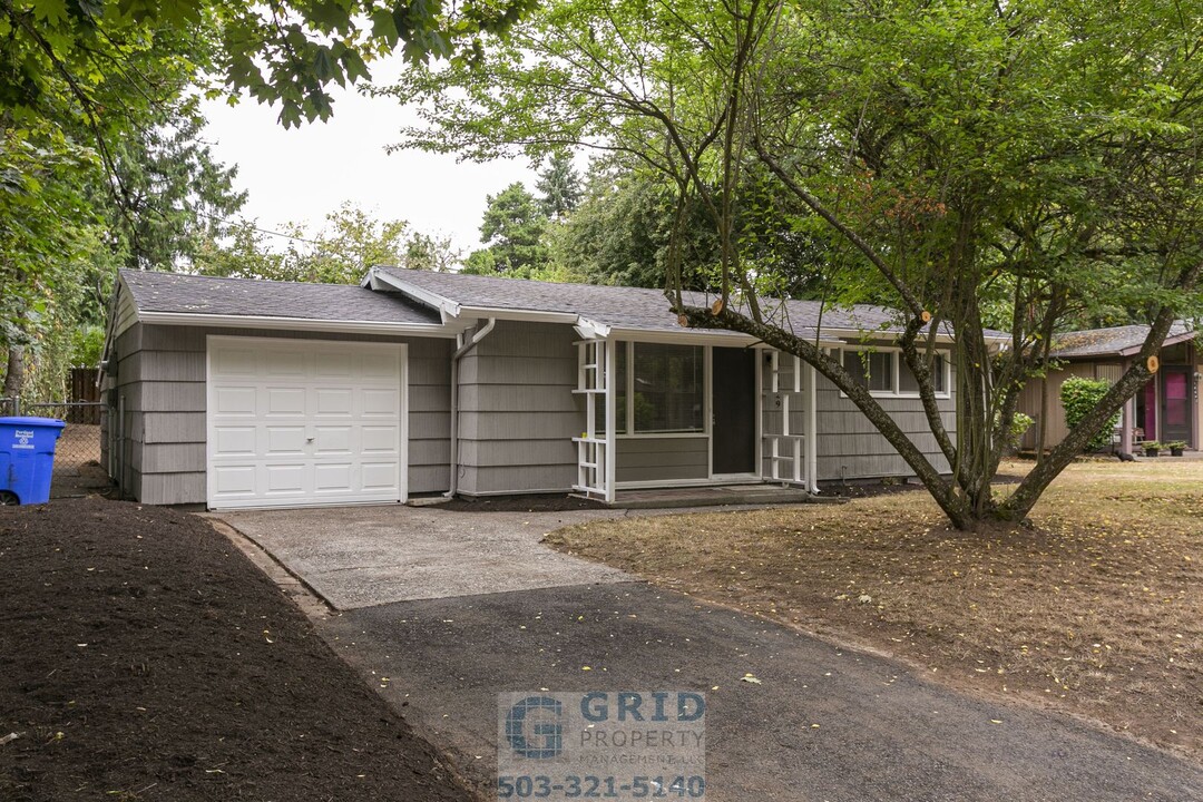 14429 SE Harrison St in Portland, OR - Building Photo