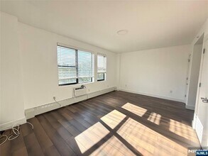 3011 Edwin Ave in Fort Lee, NJ - Building Photo - Building Photo