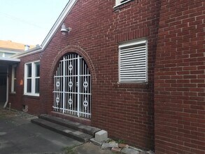 4625 Bell St in Houston, TX - Foto de edificio - Building Photo