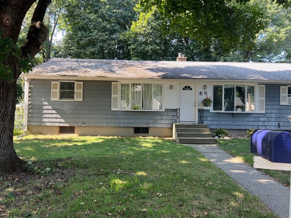 7 Saran Ave in Bedford, MA - Building Photo