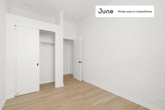 Private bedroom in 4 bed/3 bath Home in Chicago, IL - Building Photo - Building Photo