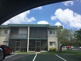 3025 Thrush Dr in Melbourne, FL - Building Photo