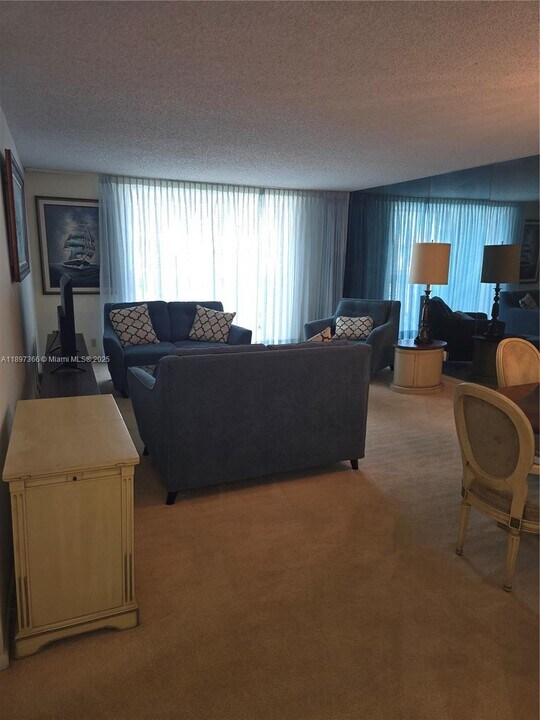 609 NE 14th Ave in Hallandale Beach, FL - Building Photo