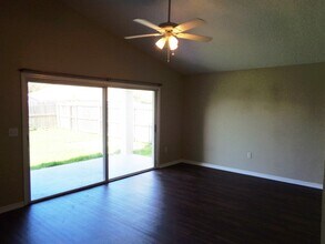 27501 Sky Lake Cir in Wesley Chapel, FL - Building Photo - Building Photo