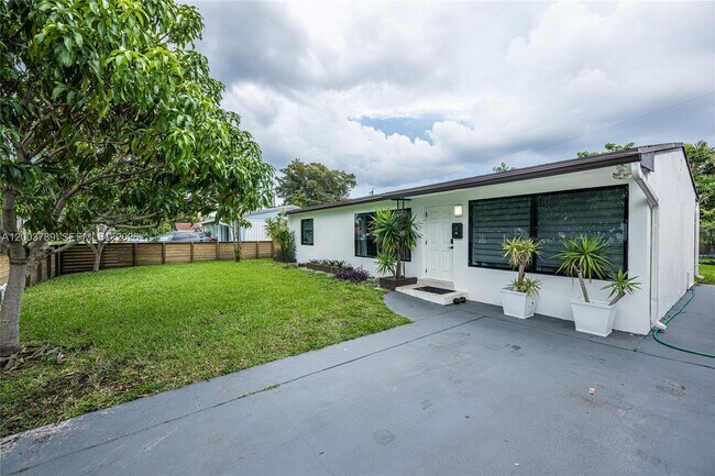 906 NE 6th St in Hallandale Beach, FL - Building Photo - Building Photo