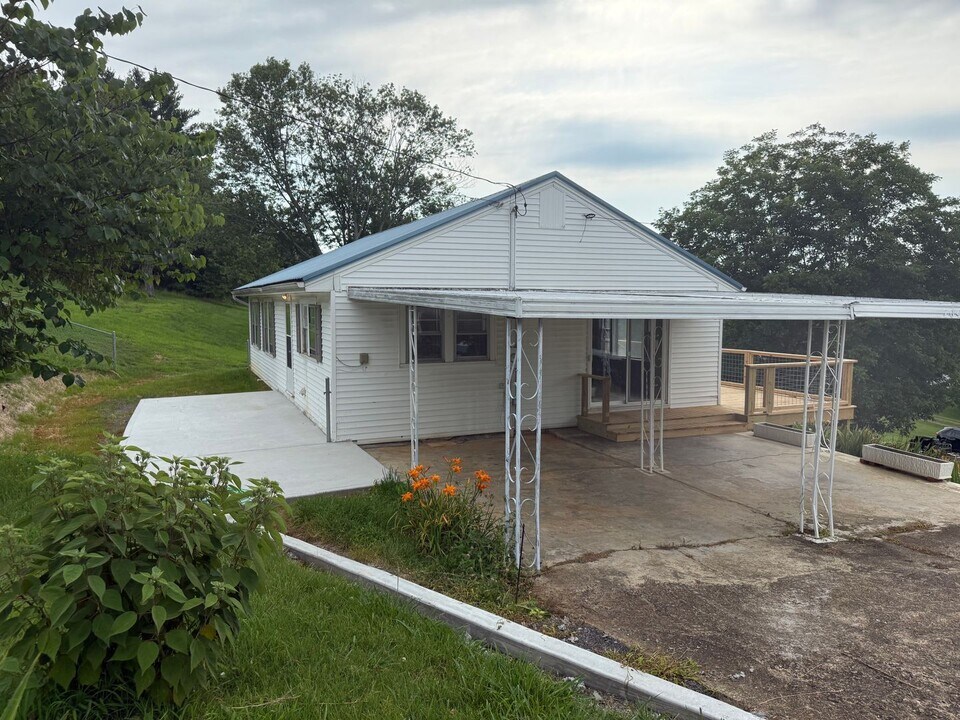 204 Valley View Dr in Greeneville, TN - Building Photo