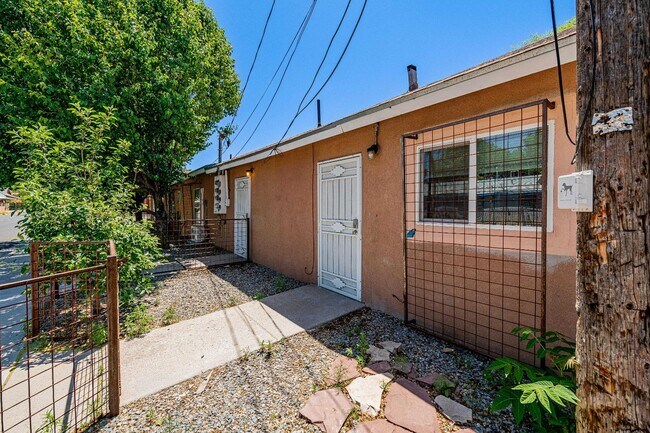 704 Pacific Ave SW in Albuquerque, NM - Building Photo - Building Photo