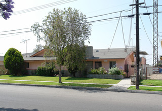 200 E Leatrice Ln in Anaheim, CA - Building Photo - Building Photo