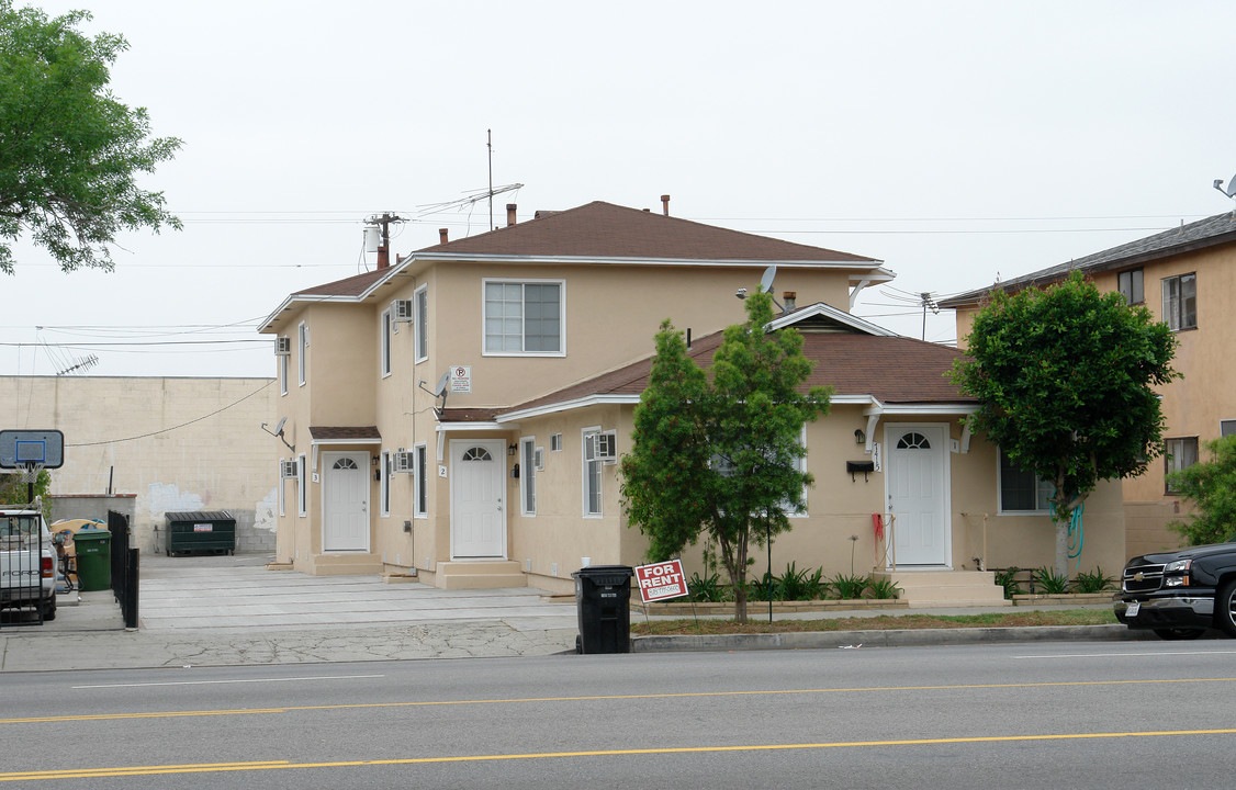 7415 Woodley Ave in Van Nuys, CA - Building Photo