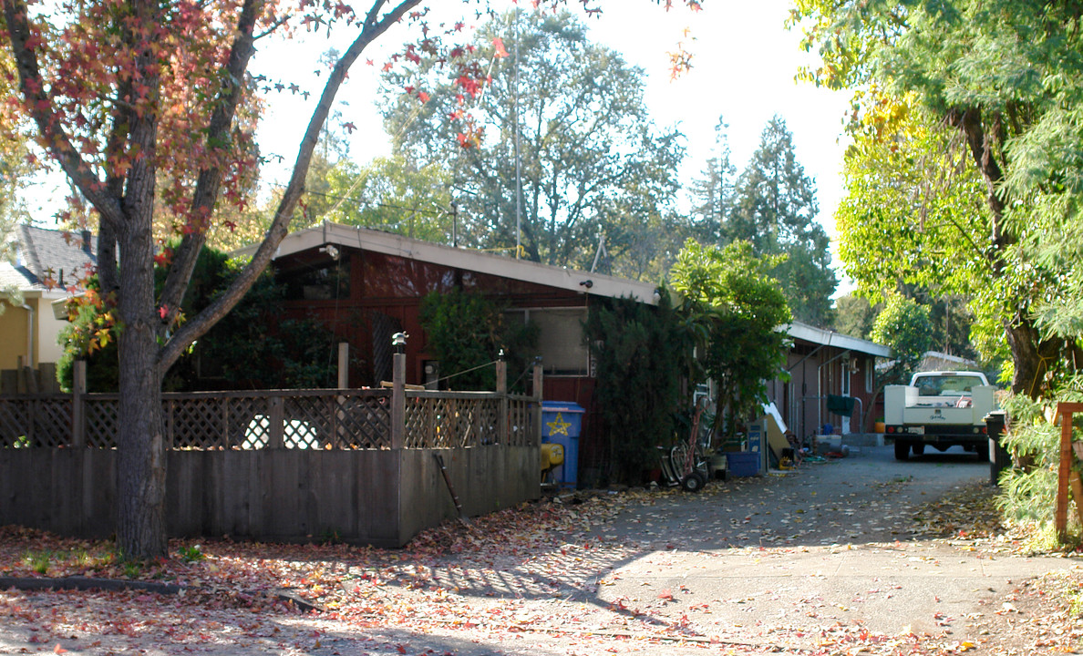 1557 King St in Santa Rosa, CA - Building Photo