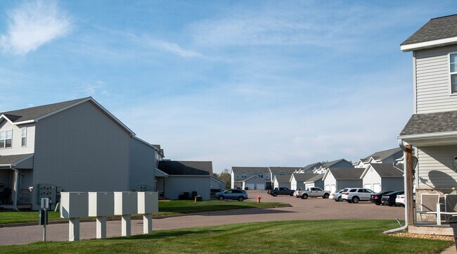 1001 Alpine Way in St. Peter, MN - Building Photo - Building Photo