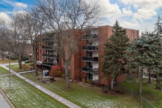 Spanish Trio in Windsor, ON - Building Photo - Building Photo