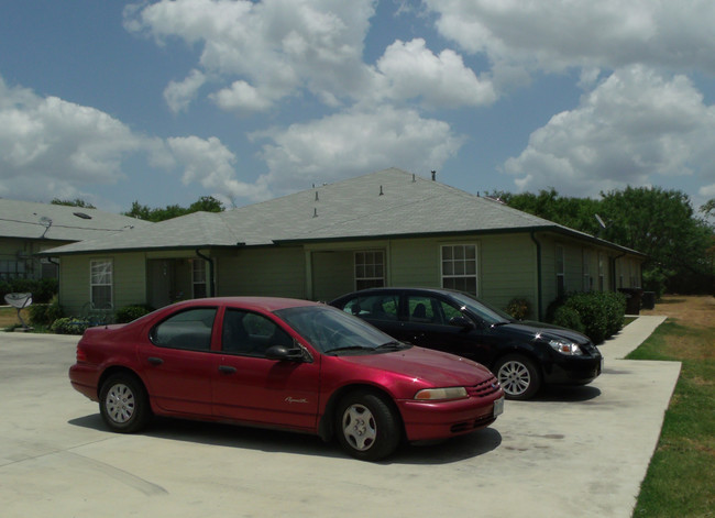 19976 Clayton St in Somerset, TX - Building Photo - Building Photo