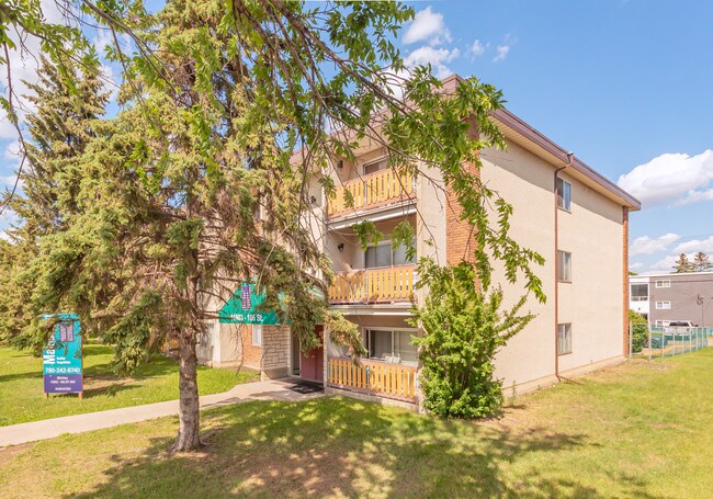 Shirley Manor in Edmonton, AB - Building Photo - Building Photo
