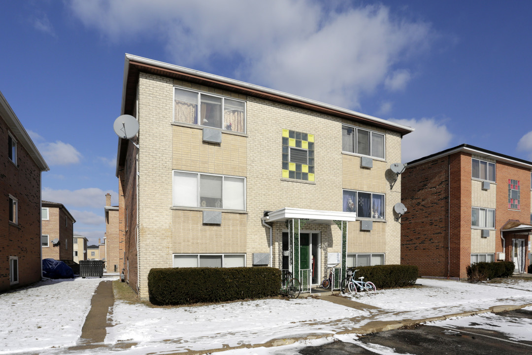 9216 Sally Ln in Schiller Park, IL - Building Photo