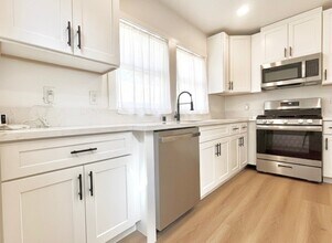 854 Orange Ave in Long Beach, CA - Foto de edificio - Building Photo