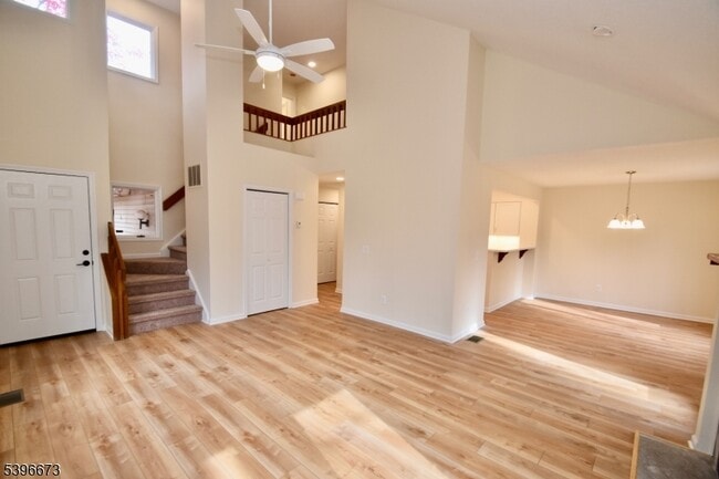 15 Stonehouse Ct in Jefferson, NJ - Building Photo - Building Photo