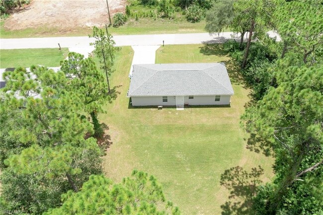 6004 S Moss Cir in La Belle, FL - Building Photo - Building Photo