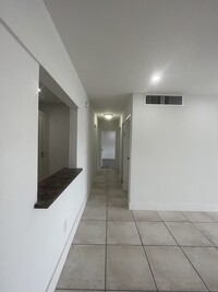 4260 NW 79th Ave, Unit 2A in Doral, FL - Foto de edificio - Building Photo