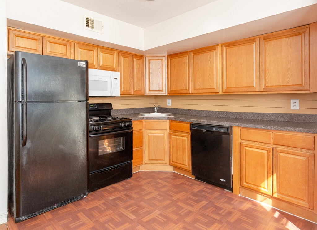 Easton North Apartments in Somerset, NJ